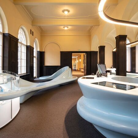 Lichtplanung und Sonderleuchtenentwicklung für die neue repräsentative Tourist-Info in Bad Kissingen